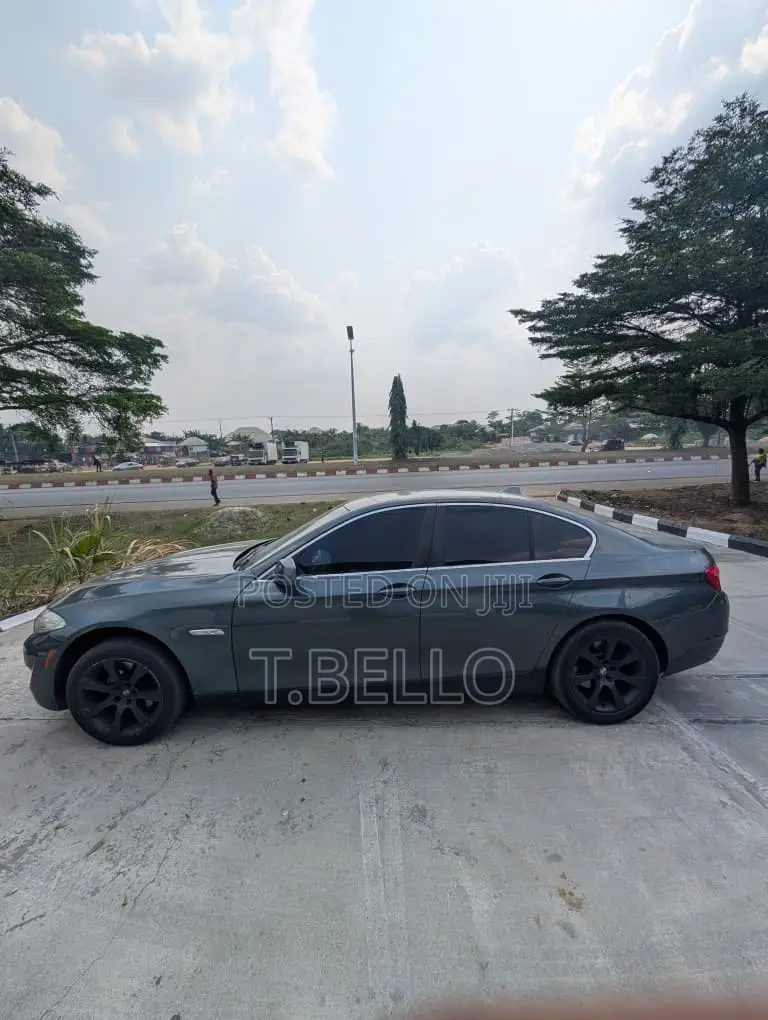BMW 523i 2012 Gray