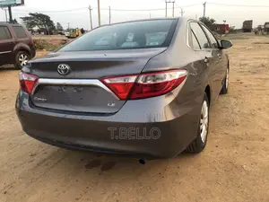 Toyota Camry LE 4dr Sedan (2.5L 4cyl 6A) 2015 Gray