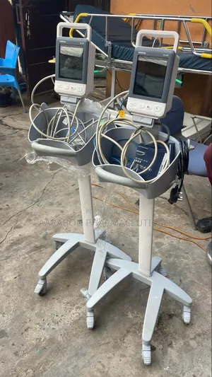 Mindray Vital Sign Vs600 With Stand and Complete Accessories