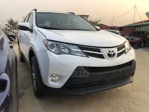 Toyota RAV4 XLE 4dr SUV AWD (2.5L 4cyl 6A) 2014 White