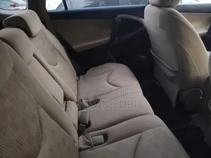 Toyota RAV4 2.5 2010 Gold