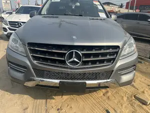 Mercedes-Benz M Class ML350 4MATIC 4dr SUV AWD (3.5L 6cyl 7A) 2014 Gray