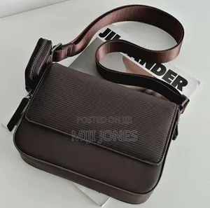 "Zara Crossbody - Chic & Compact"