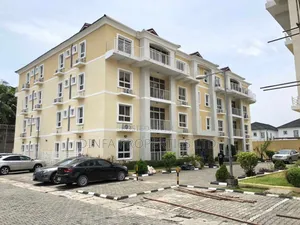 3bdrm Apartment in Cromwell Court, Chevron for sale