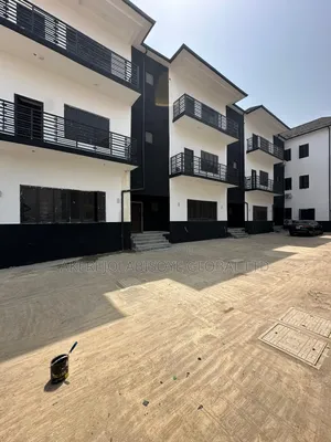 4bdrm Duplex in Lifecamp , Abuja for rent