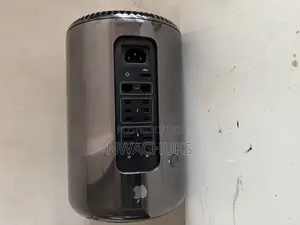 Desktop Computer Apple Mac Pro 16GB Intel Xeon SSD 256GB