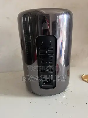 Desktop Computer Apple Mac Pro 16GB Intel Xeon SSD 256GB