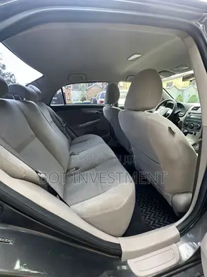 Toyota Corolla L 4dr Sedan (1.8L 4cyl 5M) 2012 Gray