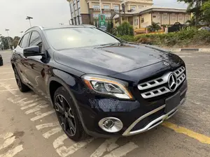 Mercedes-Benz GLA 250 2018 Blue