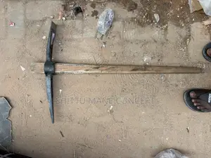 Wooden Handle Digger