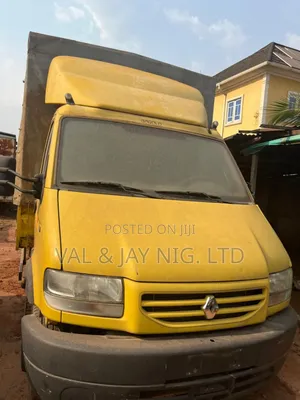 Renault Rigid Truck - 6 Tyres 6 Bolts