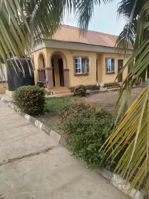 4bdrm Bungalow in Kasunmu Estate, Akala Express for sale