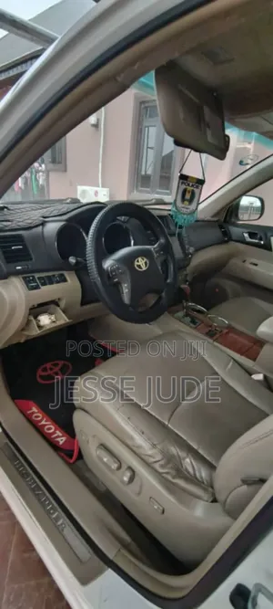 Toyota Highlander Limited 2010 White