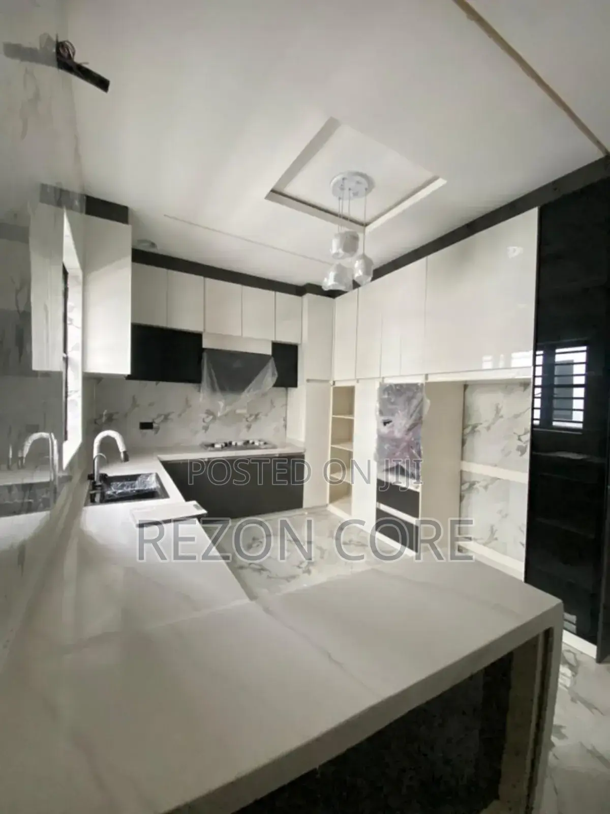 4bdrm Duplex in Lekki Phase 2 for sale