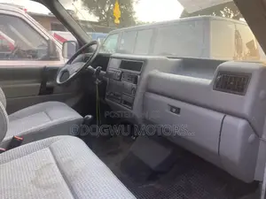 Volkswagen Transporter 2002 Orange