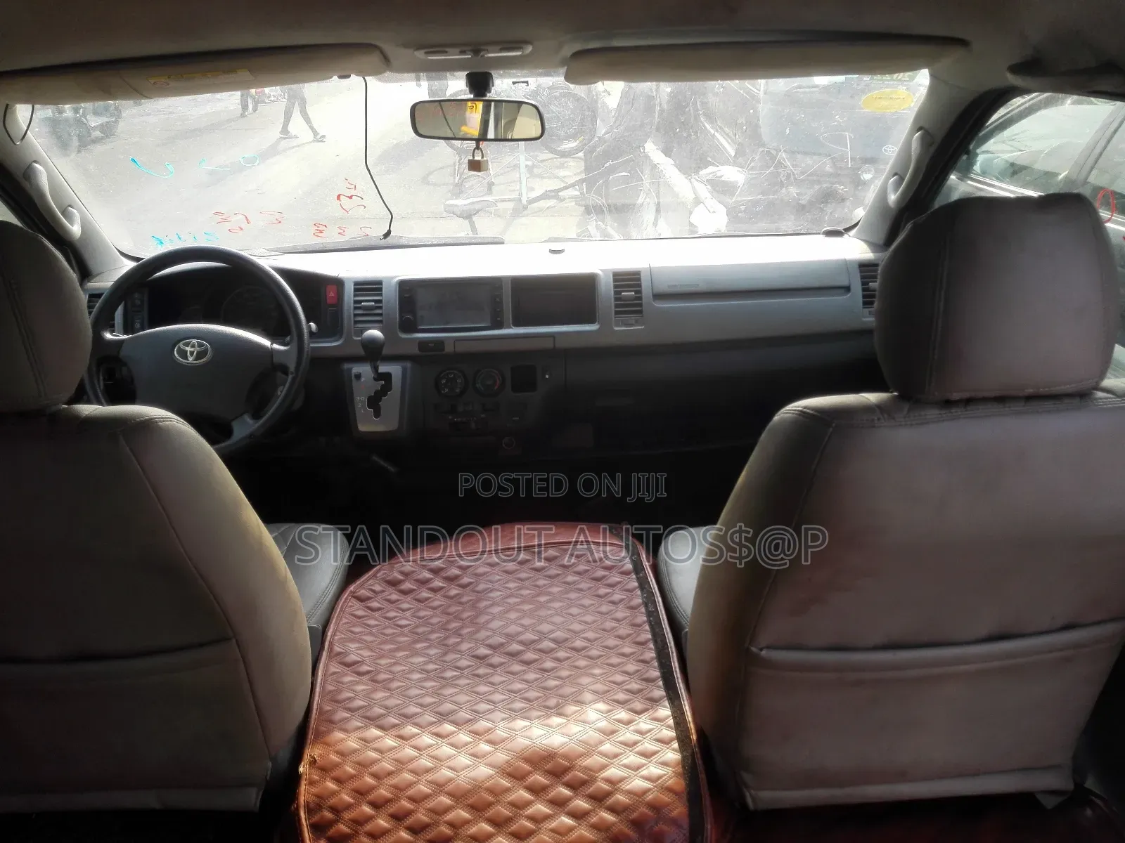 Toyota HiAce 2014 Silver
