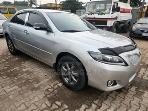 Toyota Camry LE 4dr Sedan (2.5L 4cyl 6AM) 2010 Silver