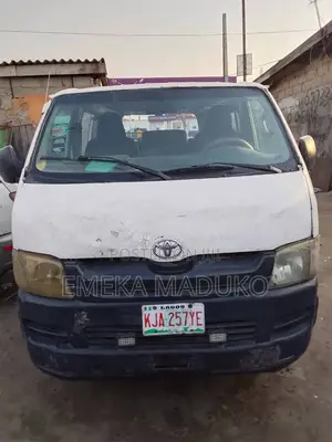 Toyota HiAce 2009 White