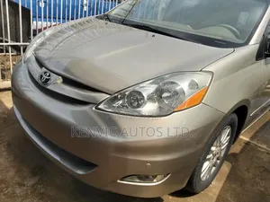 Toyota Sienna XLE 7 Passenger 2010 Gold
