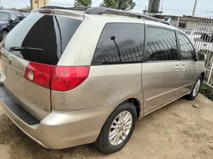 Toyota Sienna XLE 7 Passenger 2010 Gold