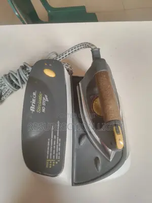 Quality Ariete Italian Steam Iron in Good Condition