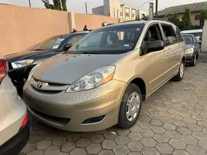 Toyota Sienna LE 2008 Gold
