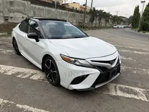 Toyota Camry XSE (2.5L 4cyl 8A) 2019 White