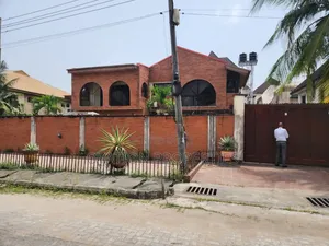 7bdrm Duplex in Apple Estate for sale