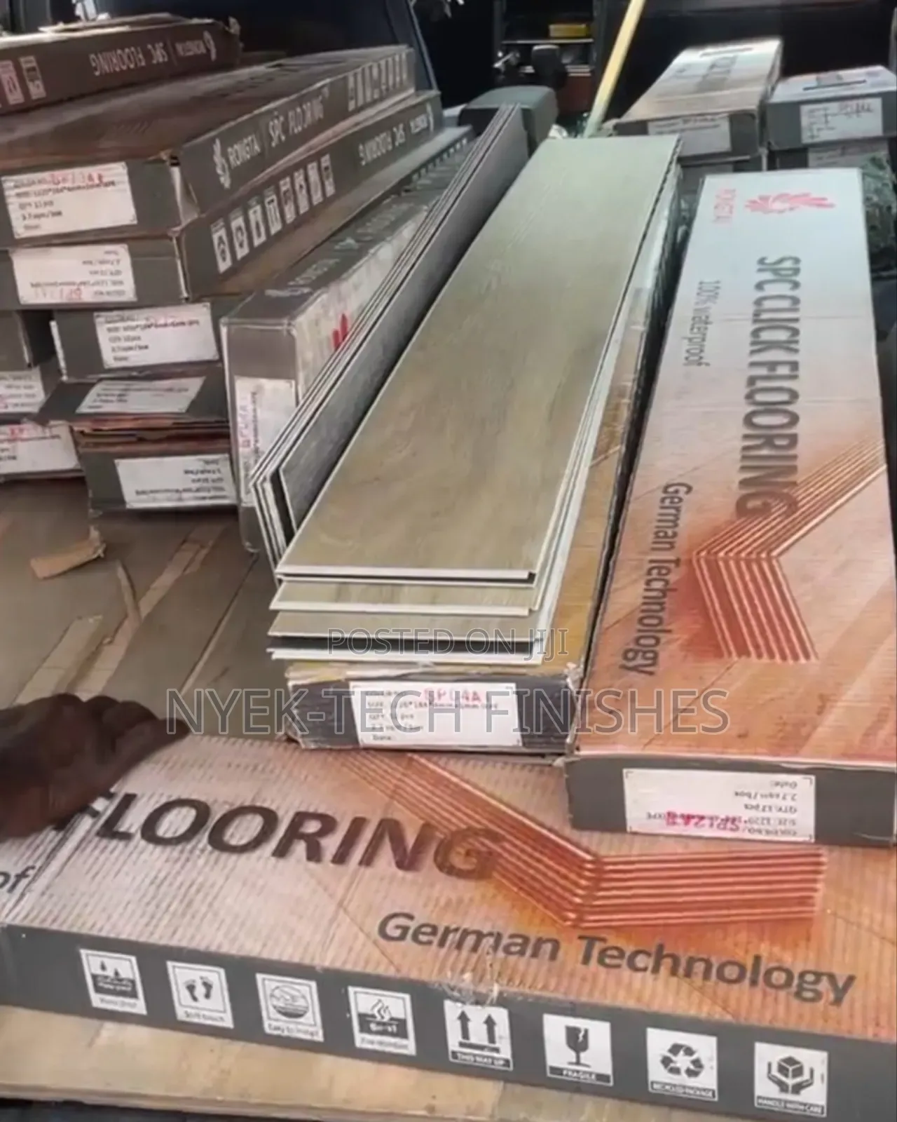 Water Resistant SPC Floor for Interior Decors.