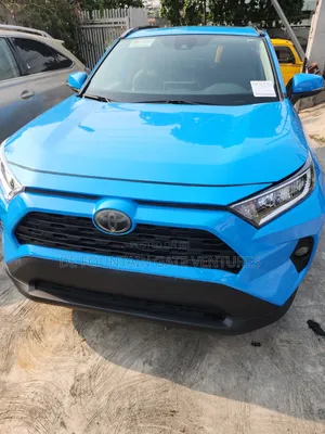 Toyota RAV4 XLE FWD 2019 Blue