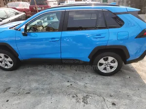 Toyota RAV4 XLE FWD 2019 Blue