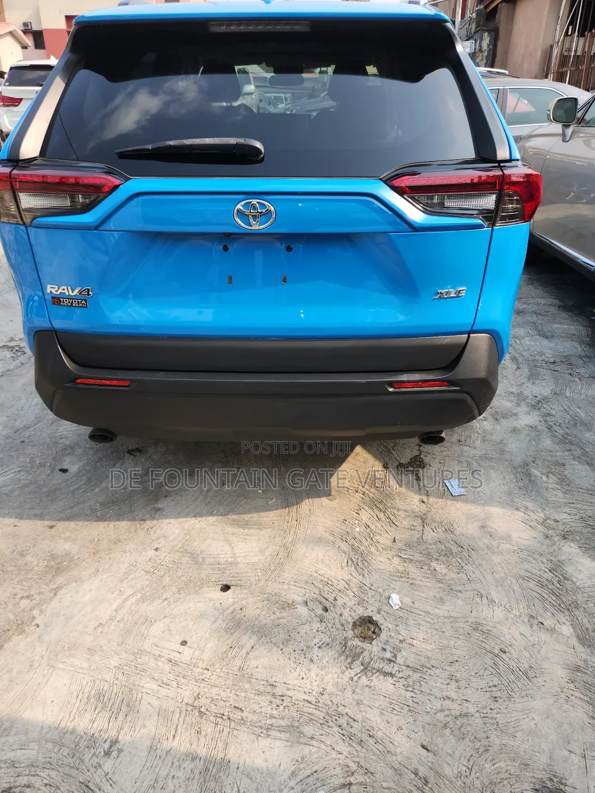 Toyota RAV4 XLE FWD 2019 Blue