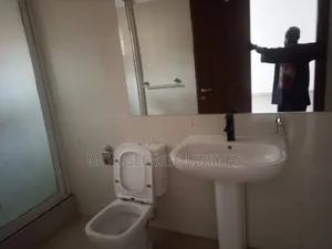 3bdrm Apartment in Lekki Phase 1 for rent
