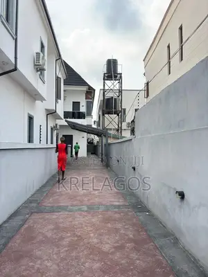 4bdrm Duplex in Ikota for sale
