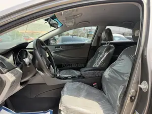 Hyundai Sonata SE Sedan FWD (2.4L 4cyl 6A) 2013 Gray