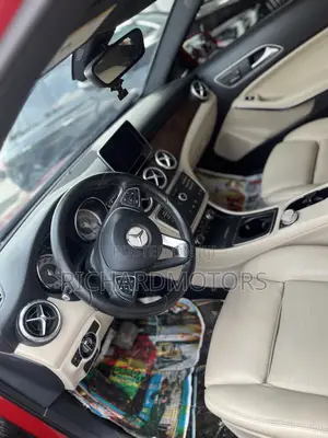 Mercedes-Benz GLA 250 2018 Red