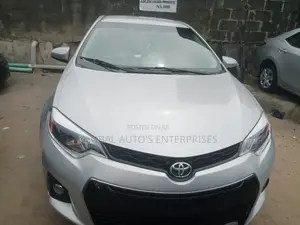 Toyota Corolla LE Plus 4dr Sedan (1.8L 4cyl CVT) 2015 Silver