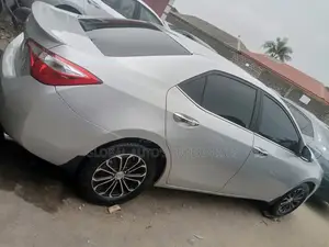 Toyota Corolla LE Plus 4dr Sedan (1.8L 4cyl CVT) 2015 Silver