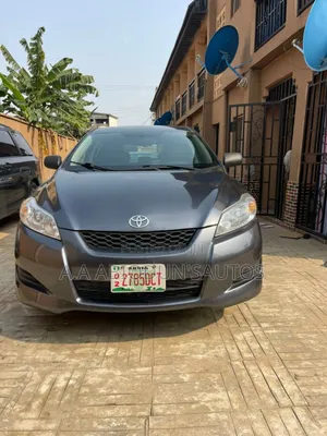 Toyota Matrix Hatchback FWD (1.8L 4cyl 5M) 2010 Gray