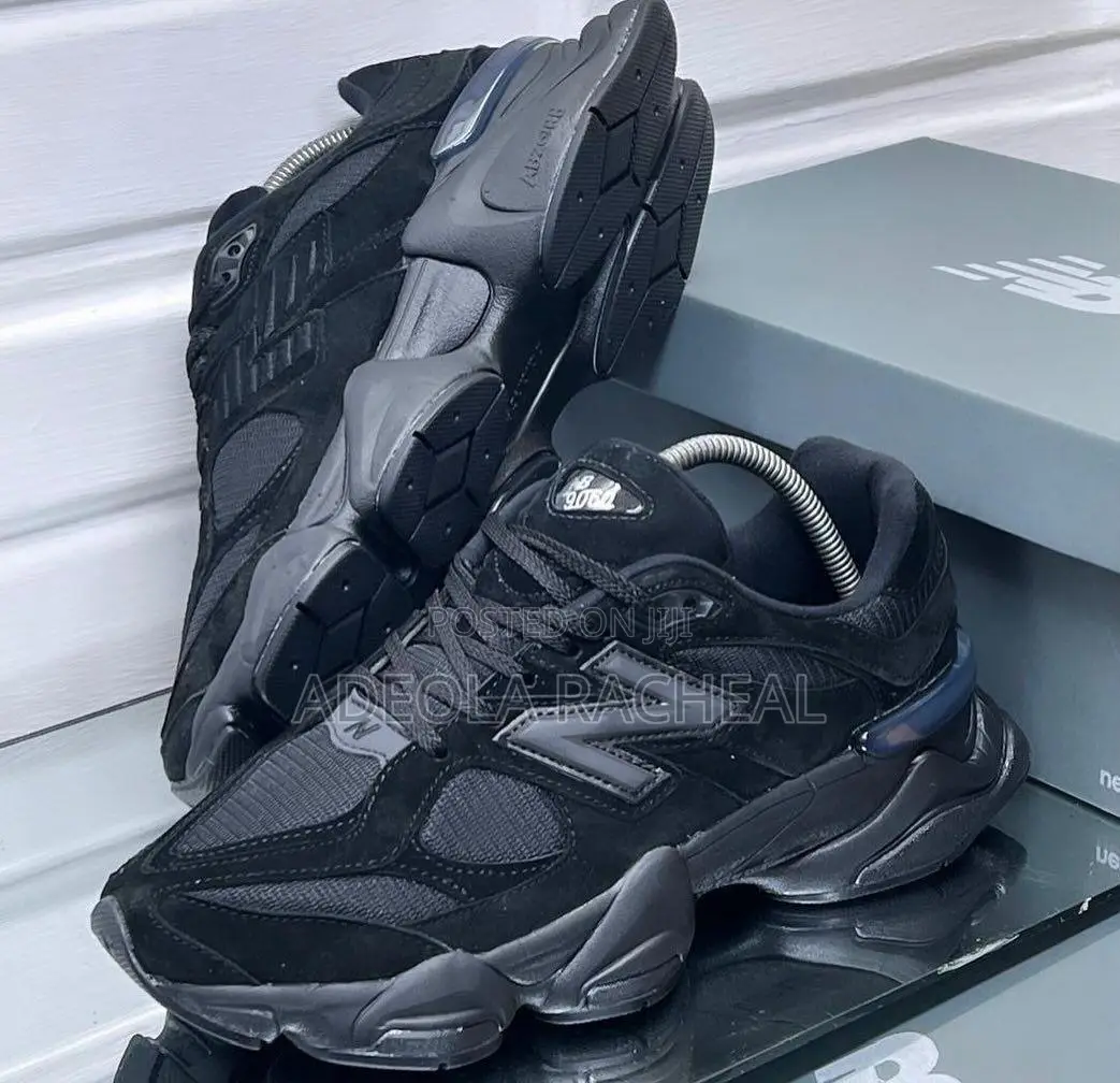 Unixex Snickers and Shoe