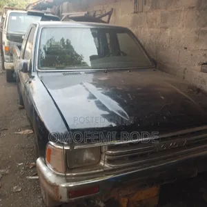 Toyota Hilux Old Model Petrol Teuck