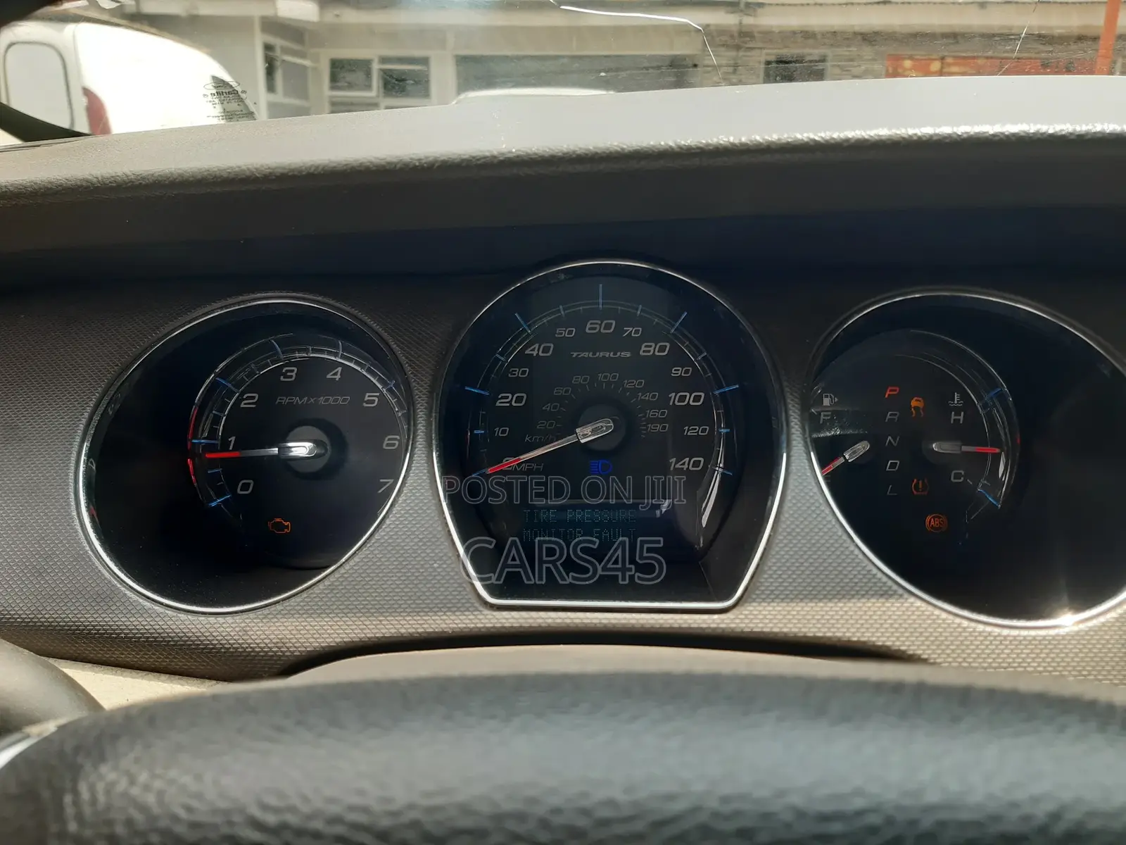 Ford Taurus 2010 Silver