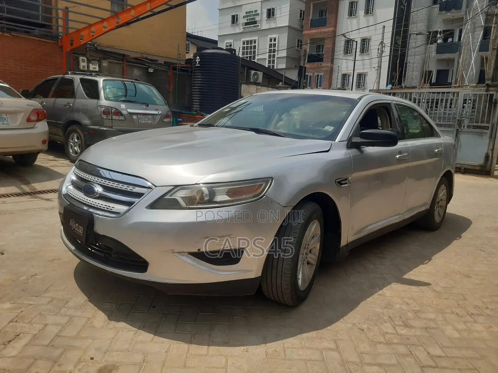 Ford Taurus 2010 Silver