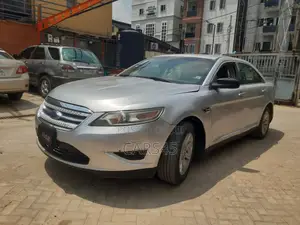 Ford Taurus 2010 Silver
