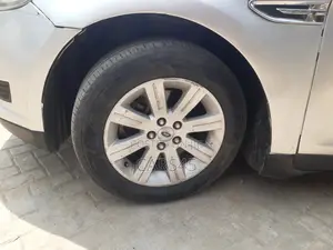 Ford Taurus 2010 Silver