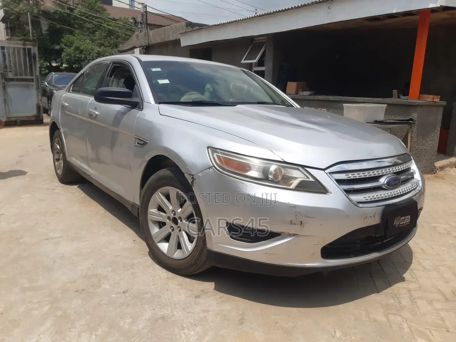 Ford Taurus 2010 Silver