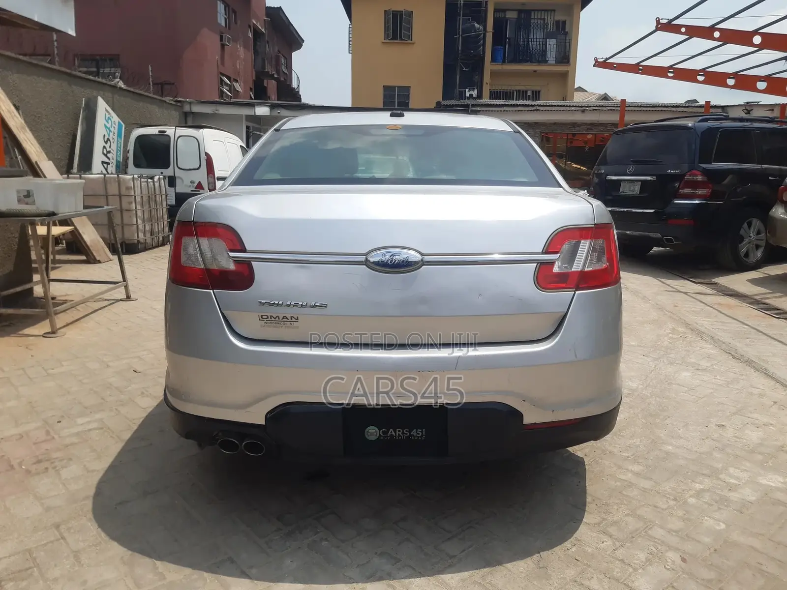Ford Taurus 2010 Silver