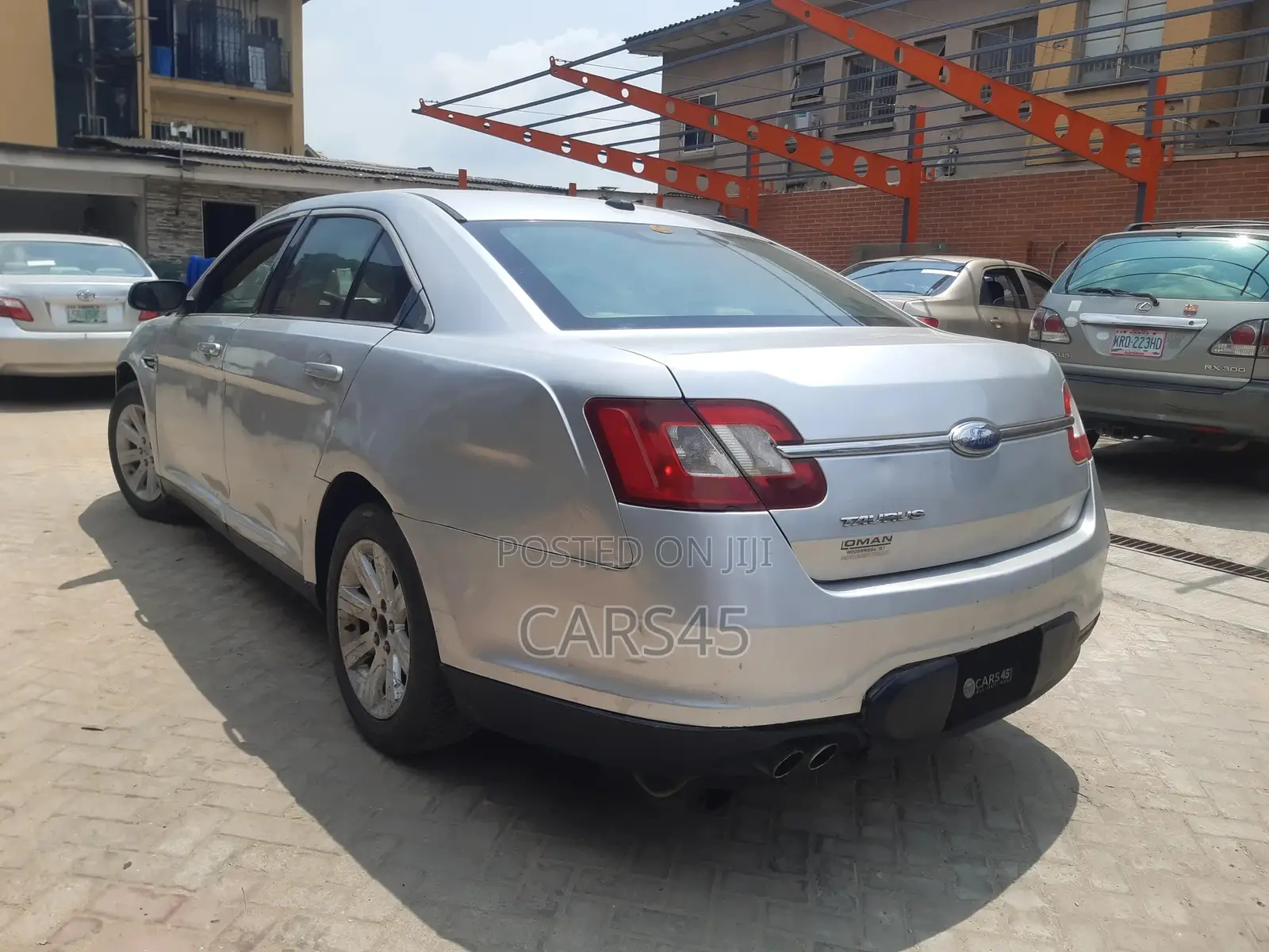 Ford Taurus 2010 Silver