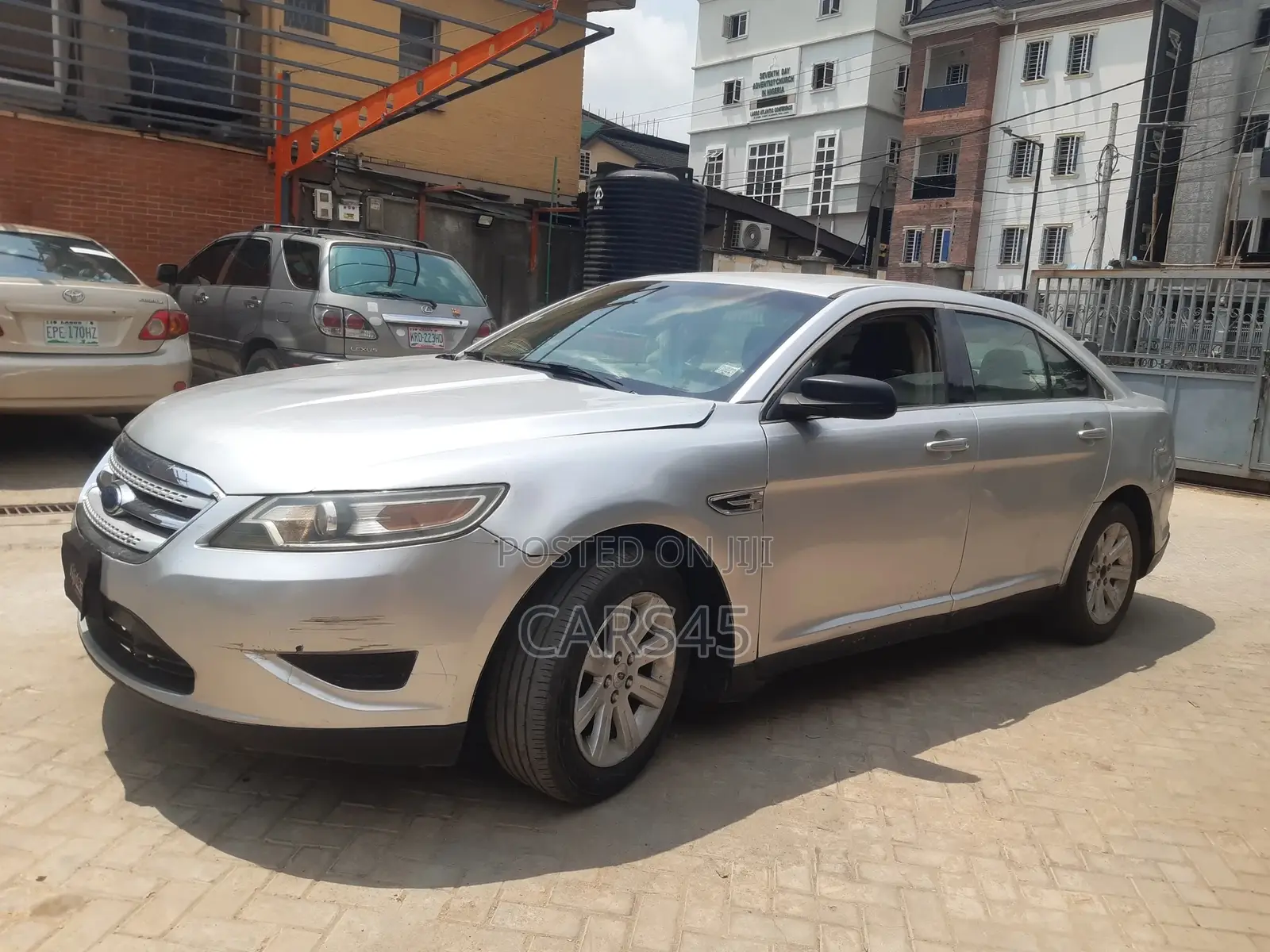 Ford Taurus 2010 Silver