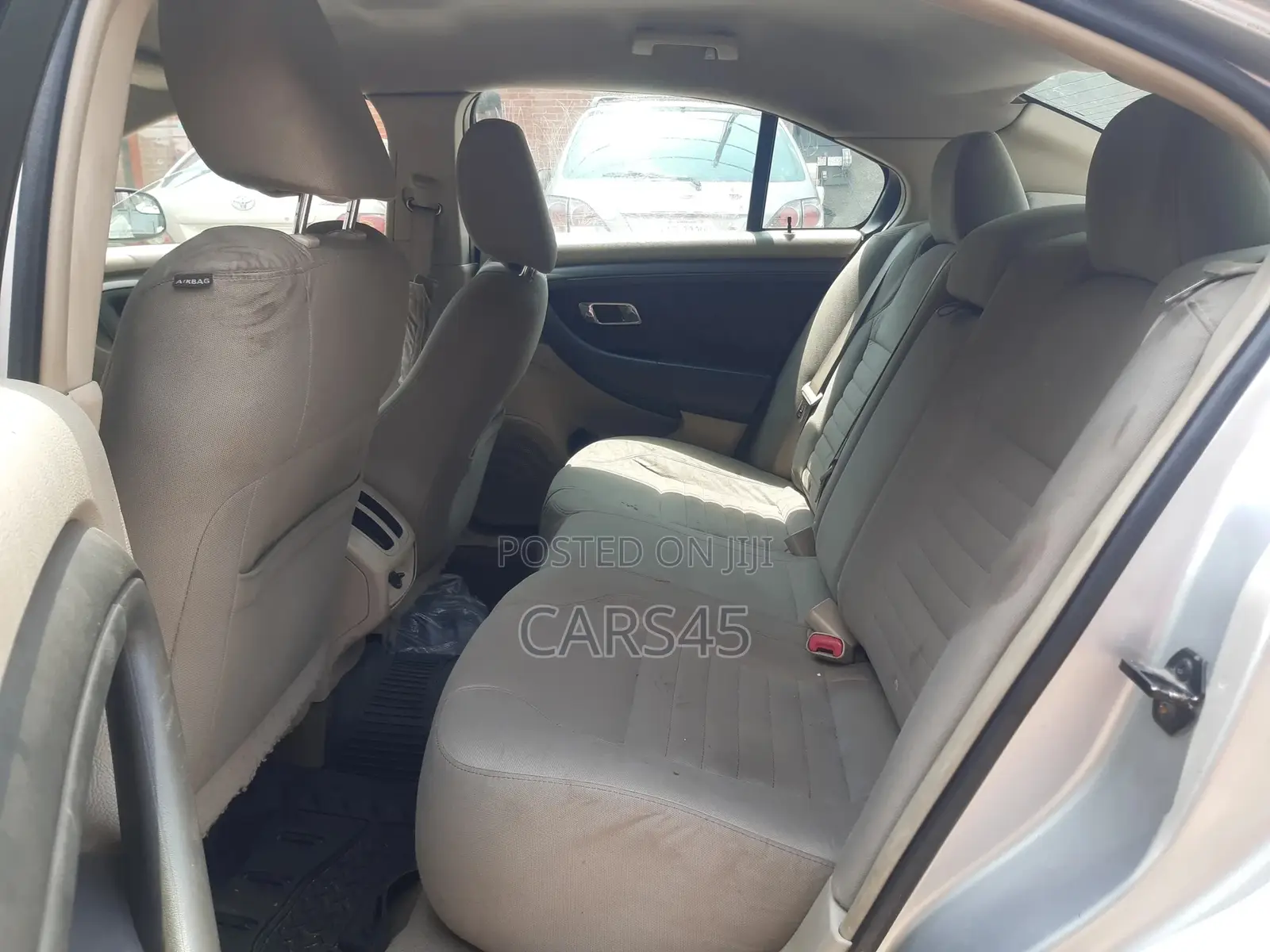Ford Taurus 2010 Silver
